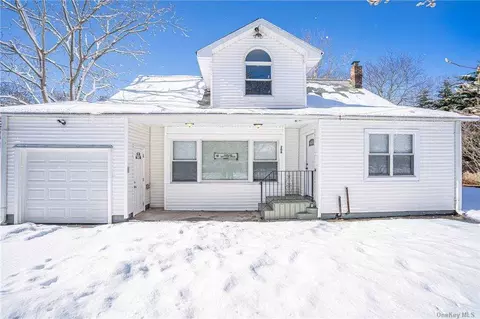208 Hedges Ave E, Patchogue, NY 11772 photo 1