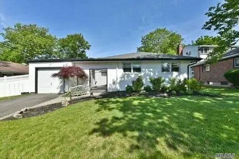 28 Randy Ln, Plainview, NY 11803 photo 1