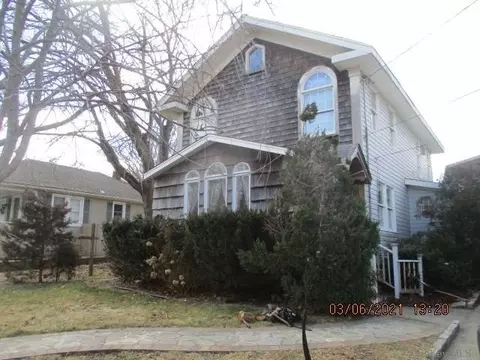 31 S Summit Ave, Patchogue, NY 11772 photo 1