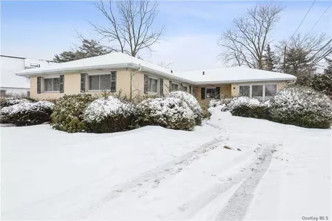 5 Kenneth St, Plainview, NY 11803 photo 1