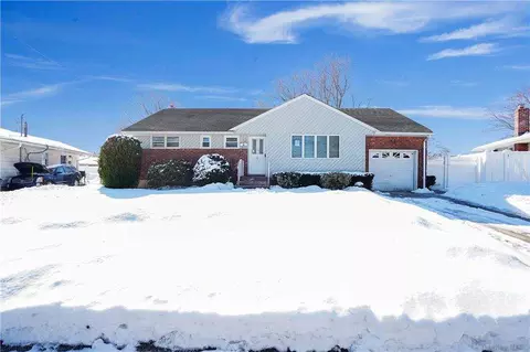 9 Romeo Ln, Commack, NY 11725 photo 1