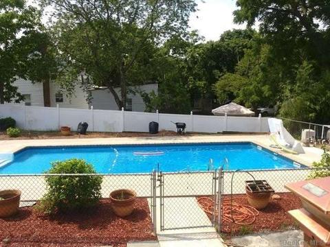 970 E Main St, Riverhead, NY 11901 photo 1