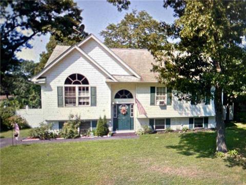 62 Franklin Ave, Mastic, NY 11950 photo 1
