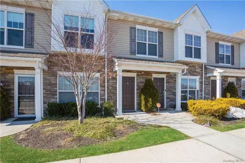 6 Hunter Dr, Central Islip, NY 11722 photo 1