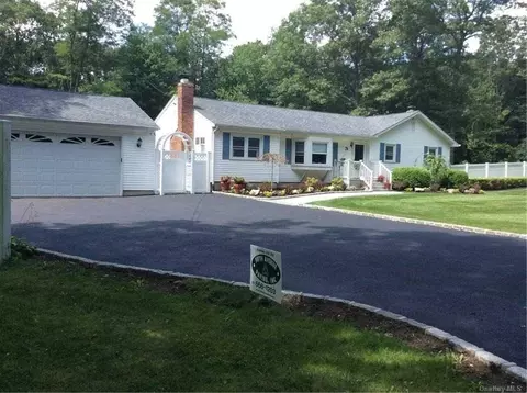 74 Medford Rd, Ridge, NY 11961 photo 1