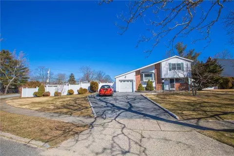 3 Commanche Ln, Commack, NY 11725 photo 1