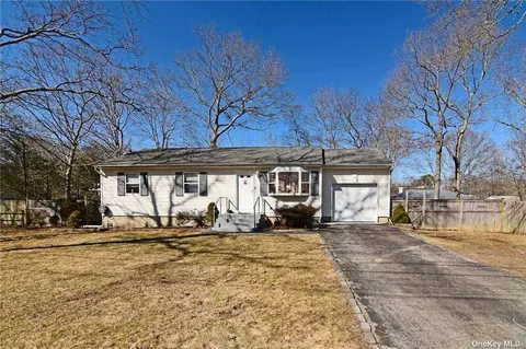 23 Logan Pl, Mastic, NY 11950 photo 1