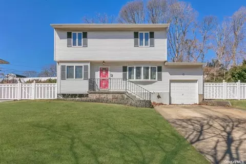 19 Oakside Rd, Smithtown, NY 11787 photo 1