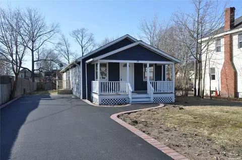 20 Silver St, Patchogue, NY 11772 photo 1