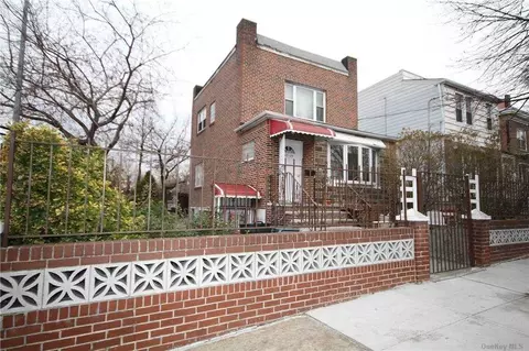 58-09 69th Pl, Maspeth, NY 11378 photo 1