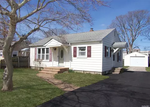 93 Franklin St, Patchogue, NY 11772 photo 1