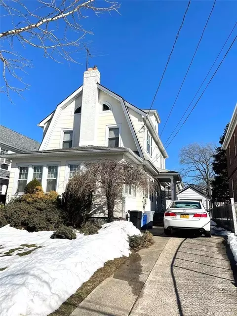 43-19 169th St, Flushing, NY 11358 photo 1