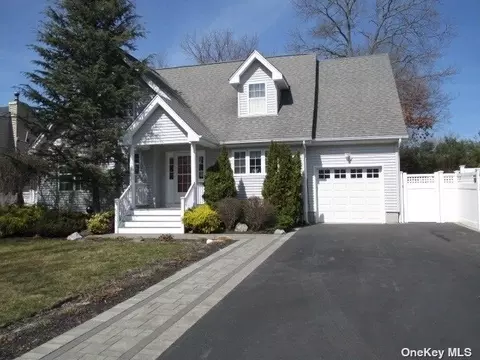 69 Mowbray St, Patchogue, NY 11772 photo 1