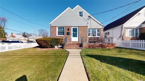 31 N Waldinger St, Valley Stream, NY 11580 photo 1