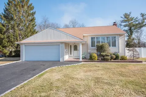 117 Roxton Rd, Plainview, NY 11803 photo 1
