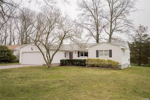19 Empire Ct, Commack, NY 11725 photo 1