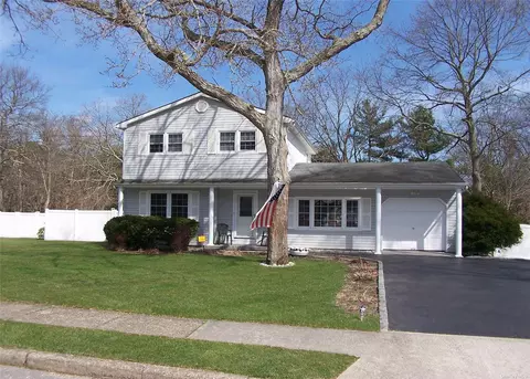 139 Risley Rd, Patchogue, NY 11772 photo 1