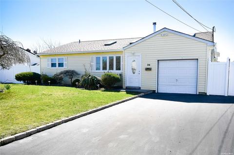 36 Price St, Patchogue, NY 11772 photo 1