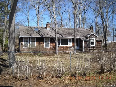 37 Charles Rd, Patchogue, NY 11772 photo 1