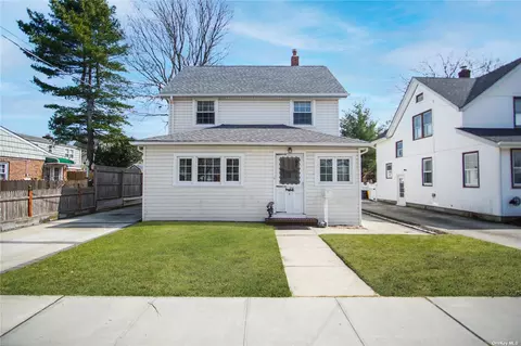 4 Cedar St, Lynbrook, NY 11563 photo 1