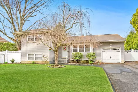 30 Delaware Ave, Commack, NY 11725 photo 1