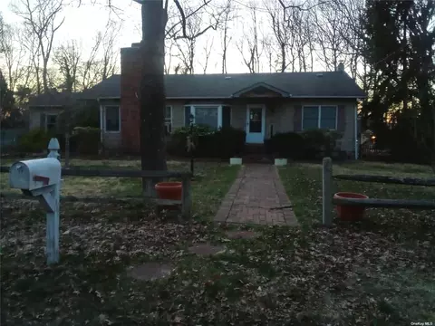 56 Roseland Ln, Patchogue, NY 11772 photo 1
