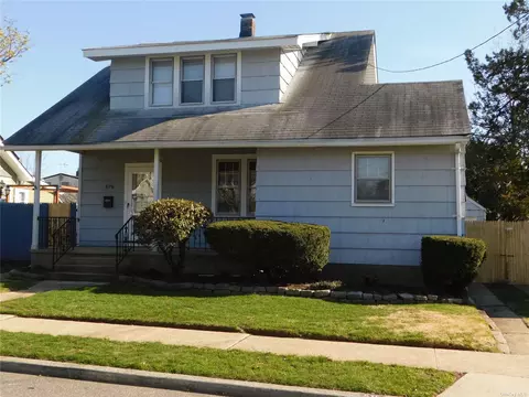 676 Adele Pl, Baldwin, NY 11510 photo 1