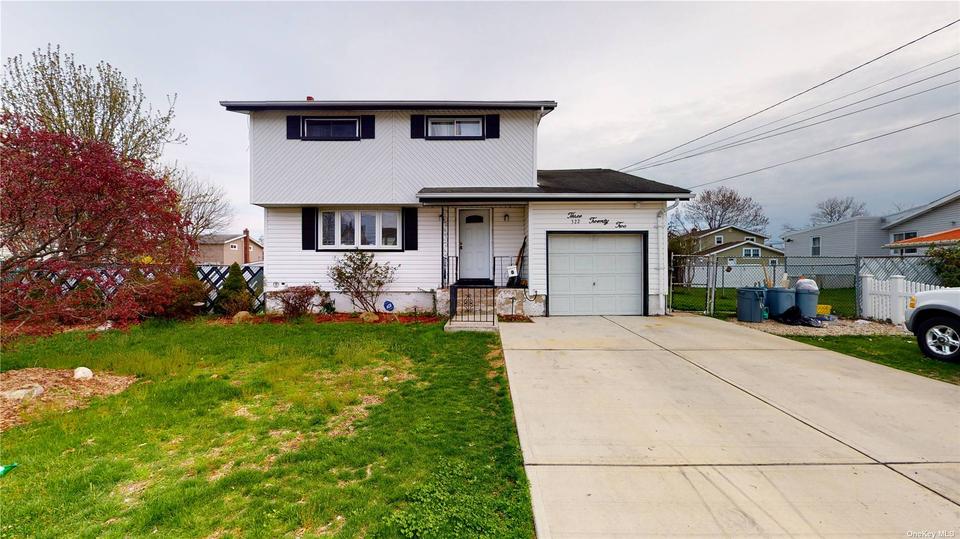 322 Ellery St, Brentwood, NY 11717 6 Photos Movoto