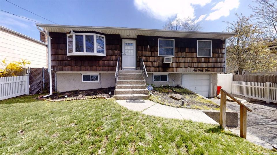 133 Boyle Rd, Selden, NY 11784 1 photo MLS 3303110 Movoto