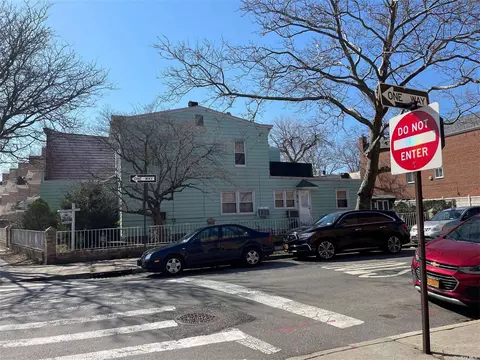 71-19 Cooper Ave, Glendale, NY 11385