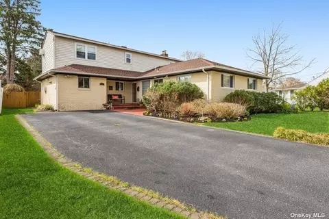 3 Ardis Ln, Plainview, NY 11803 photo 1