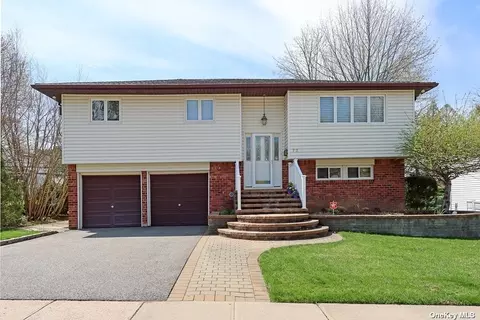 72 Beaumont Dr, Plainview, NY 11803 photo 1