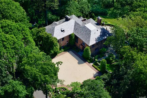 55 Walnut Tree Ln, Cold Spring Harbor, NY 11724 photo 1
