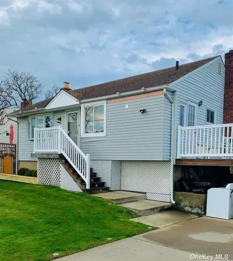 689 S Bayview Ave, Freeport, NY 11520 photo 1