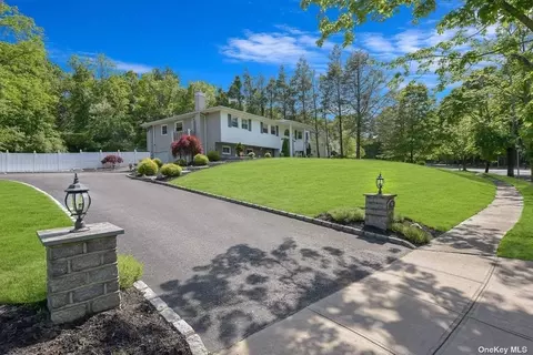 46 Oakside Rd, Smithtown, NY 11787 photo 1