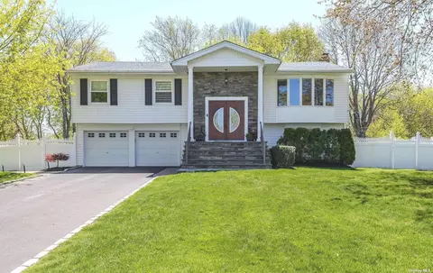 26 Bethal Ln, Commack, NY 11725 photo 1
