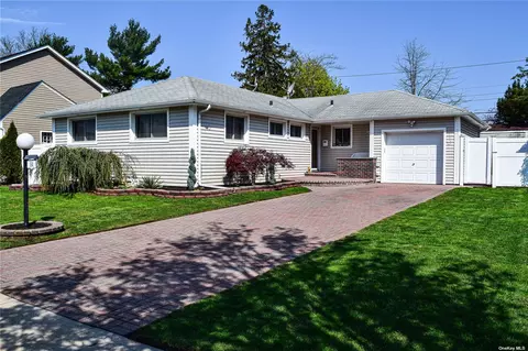 64 Knowles St, Plainview, NY 11803 photo 1