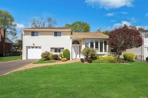 29 Coronet Ln, Plainview, NY 11803 photo 1