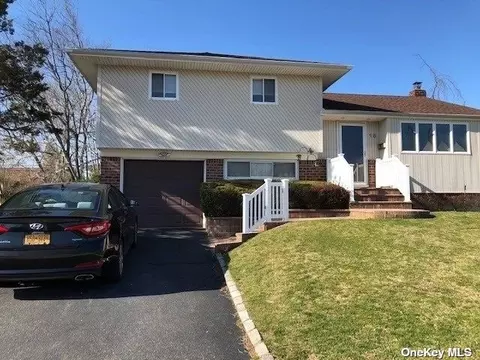 18 Eleanor Ln, Plainview, NY 11803 photo 1
