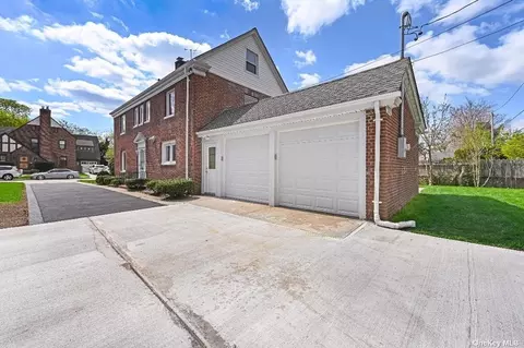 71 Eldridge Ave, Hempstead, NY 11550 photo 1