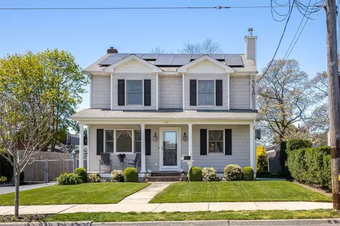 156 Grove Ave, Patchogue, NY 11772 photo 1
