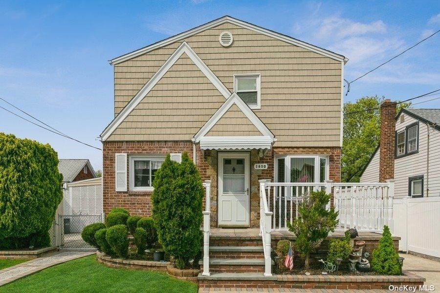 1650 Rosalind Ave, Elmont, NY 11003 1 photo MLS 3309742 Movoto