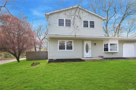 150 Rowland St, Patchogue, NY 11772 photo 1