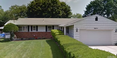 18 Date St, Central Islip, NY 11722