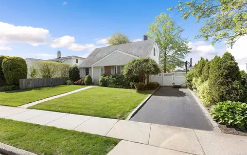 5 Normandy Dr, Bethpage, NY 11714 photo 1
