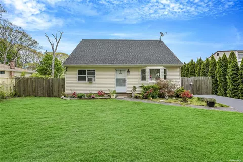229 Mckinley Dr, Mastic Beach, NY 11951 photo 1