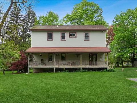 212 Forest Rd, Newburgh, NY 12589 photo 1