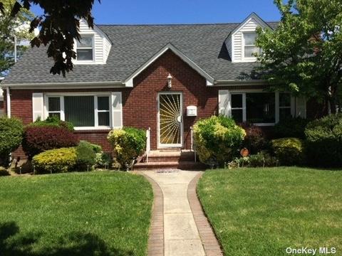 39 E Marshall St, Hempstead, NY 11550 photo 1