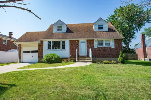 22 Sylvia Rd, Plainview, NY 11803 photo 1