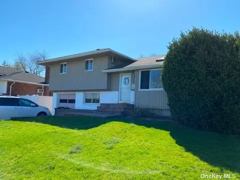 17 Wayne Dr, Plainview, NY 11803 photo 1